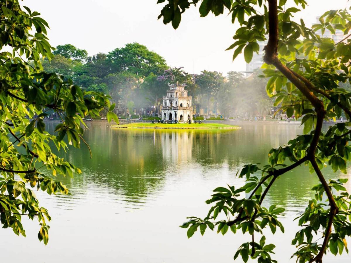 Vietnam free travel, Hoan Kiem Lake city walk!