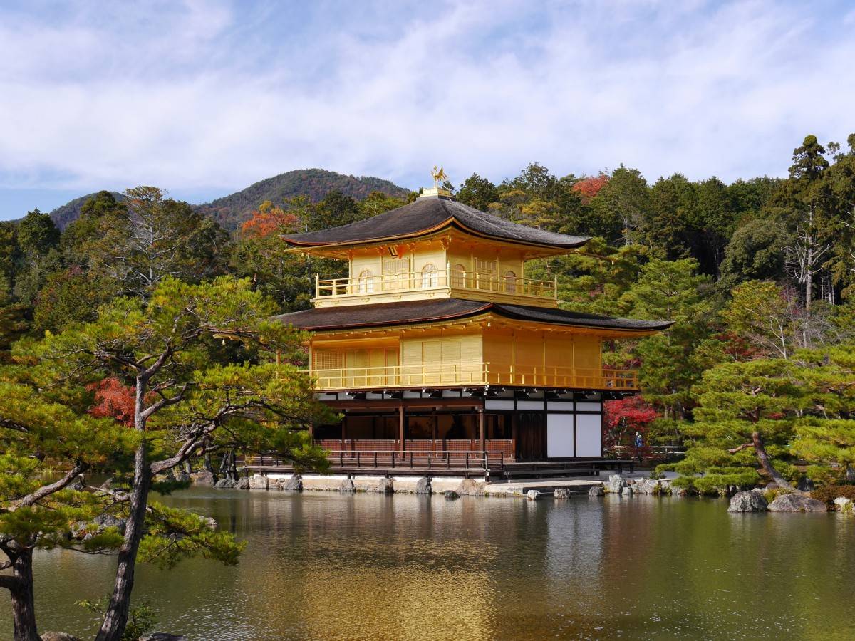 Eight must-do things in Kinkaku-ji (Golden Pavilion)