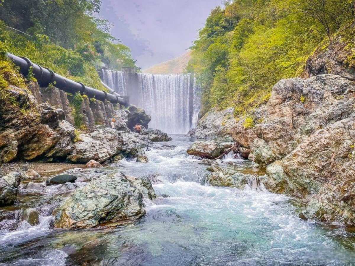 Thomas River Falls must-do experience: waterfall play, jungle adventure