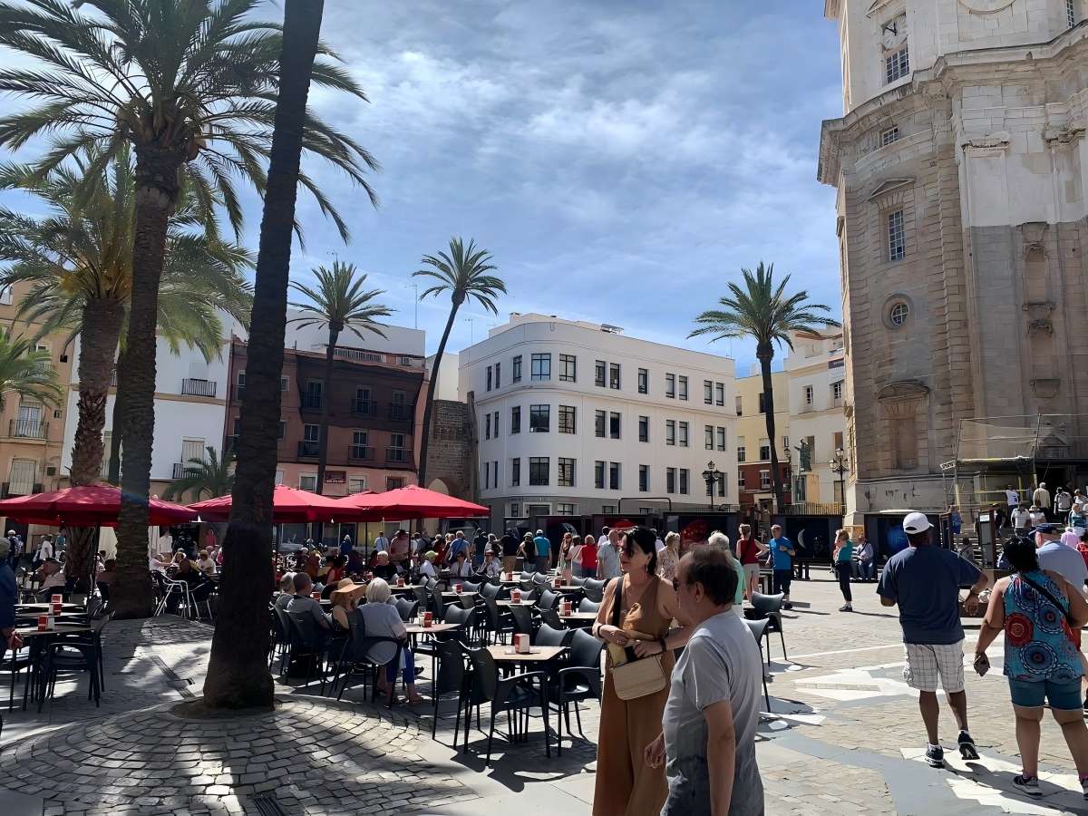 Explore the neighborhood: a perfect mix of architecture, dining and handicrafts