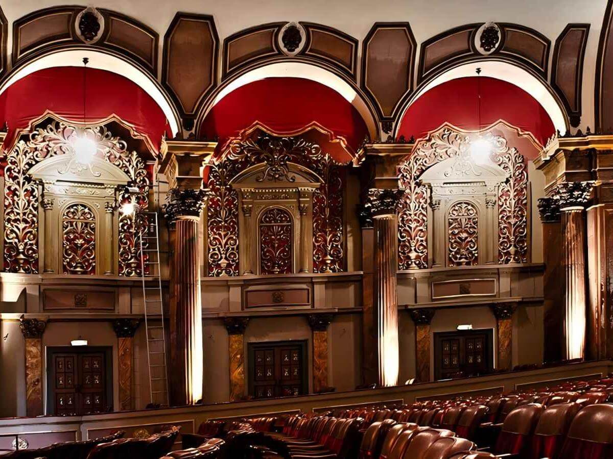 The palace of art: Classic plays and legendary performances