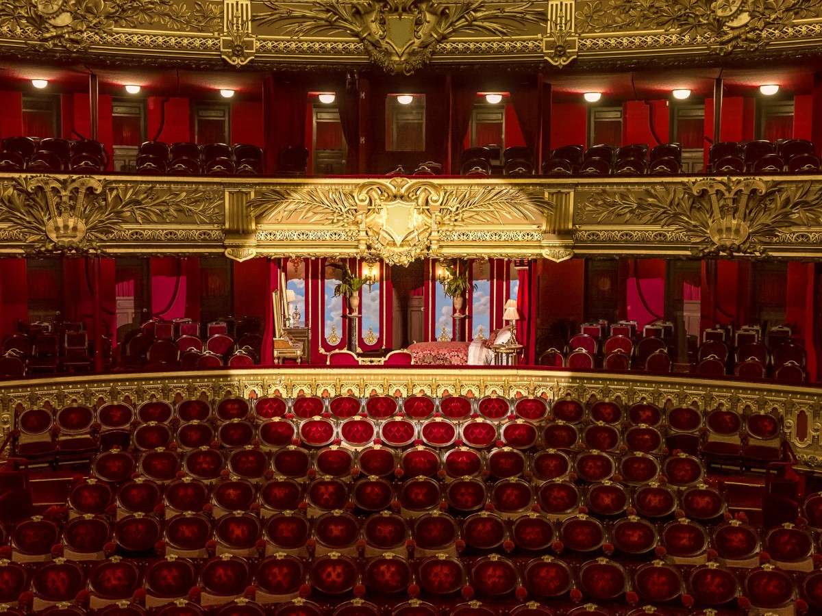 Evening: Immerse yourself in the audio-visual feast of opera