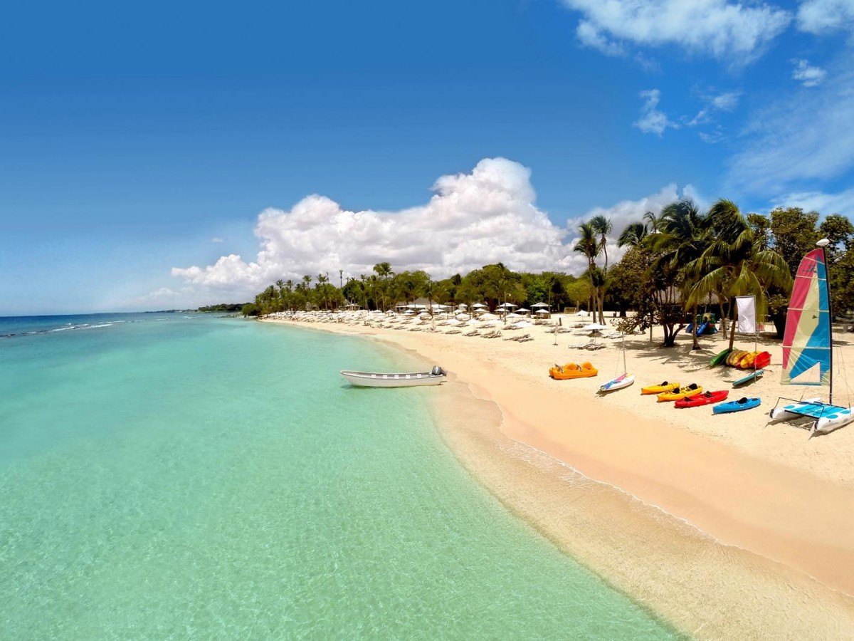 Water activities: exciting, fun, and full of tropical atmosphere