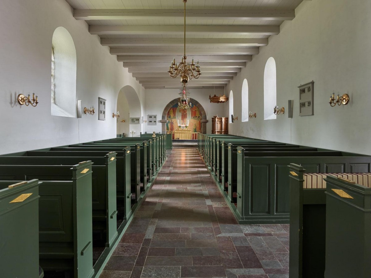 Immerse in the light of faith: Enter the sacred hall of Lange Church