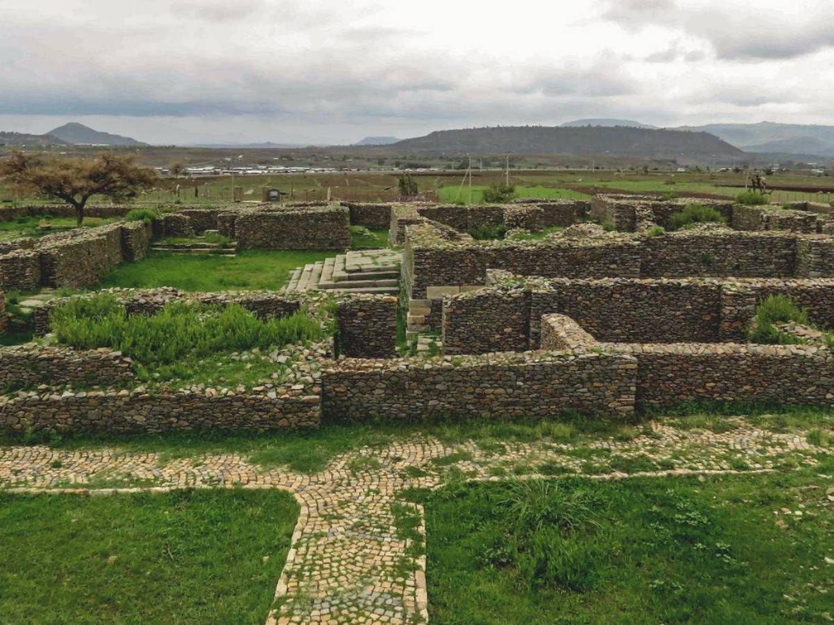 Dusty ruins: Entering the Palace of the Queen of Sheba