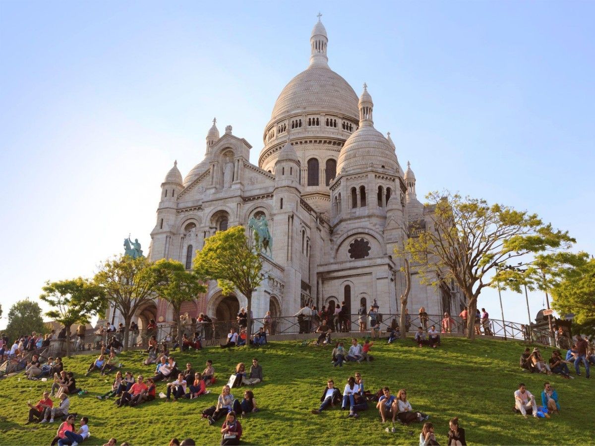 Go to the Sacre-Coeur: Various transportation options are available for you to choose.