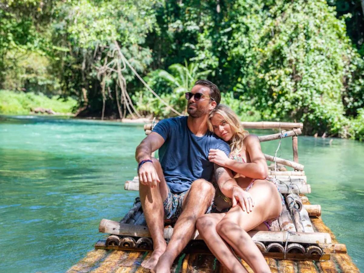 Customized romantic package: not only rafting, but also a feast of love
