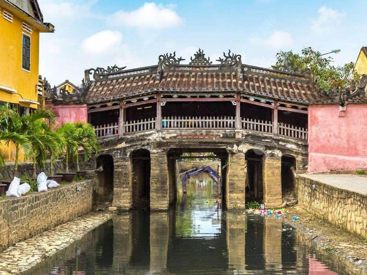 Architectural features: an artistic masterpiece combining the East and the West