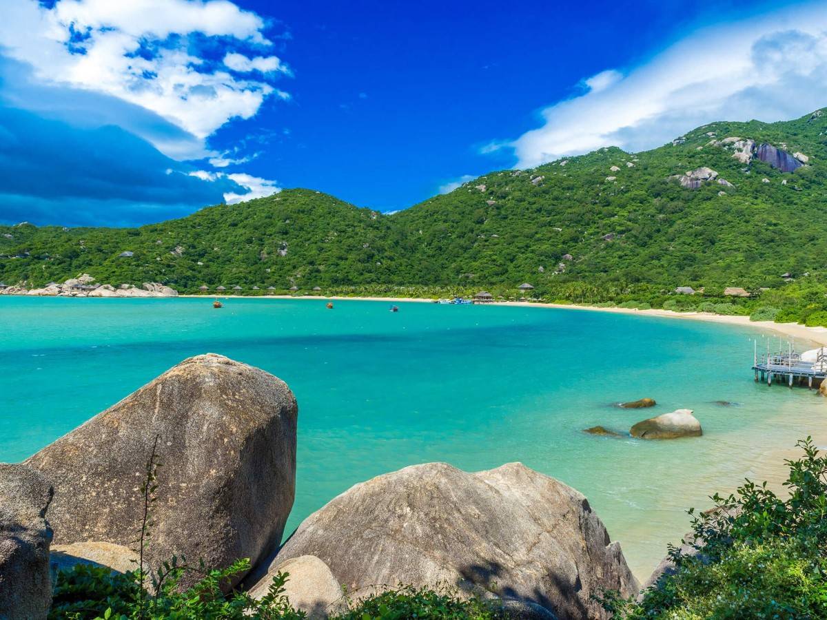 The weather is so good that you can play almost all year round except typhoon season.