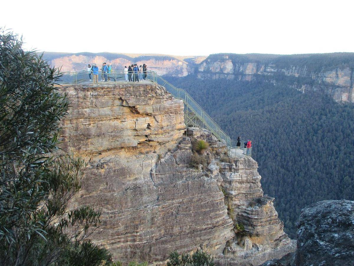 A scenic journey through the Blue Mountains