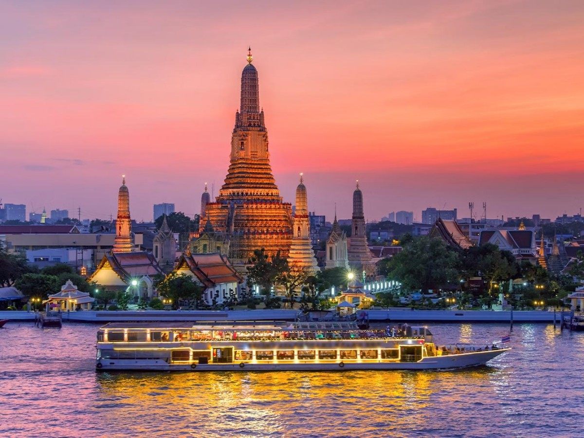 1. Pier N8: Wat Arun – An Angkor-style pagoda that transcends time