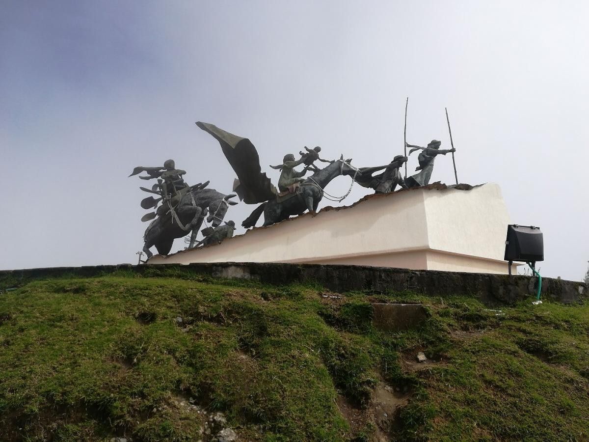 Must-see point 1: Main sculpture group - epic moments of colonial pioneers