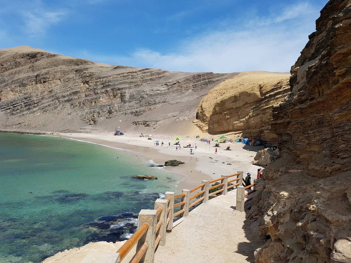 Halinas Beach vs. other beaches in Paracas: what's unique?