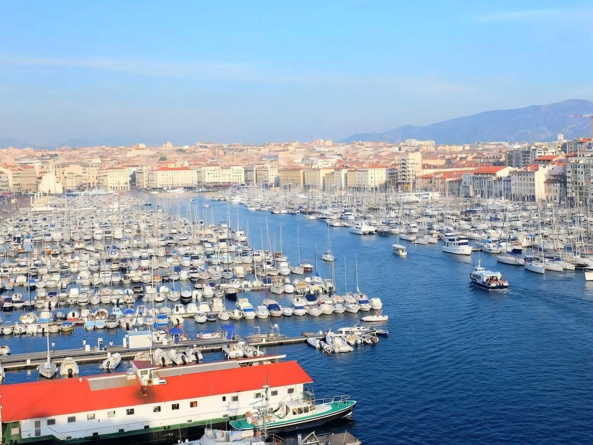 The Poetry of the Harbor in the Mixture of Cultures