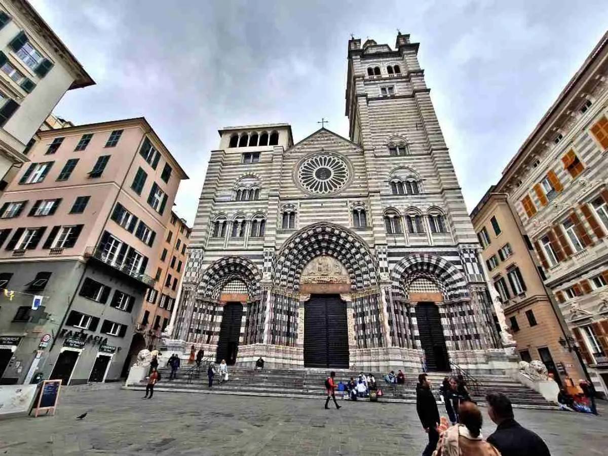 Climb the bell tower of the church and overlook the panoramic view of Genoa
