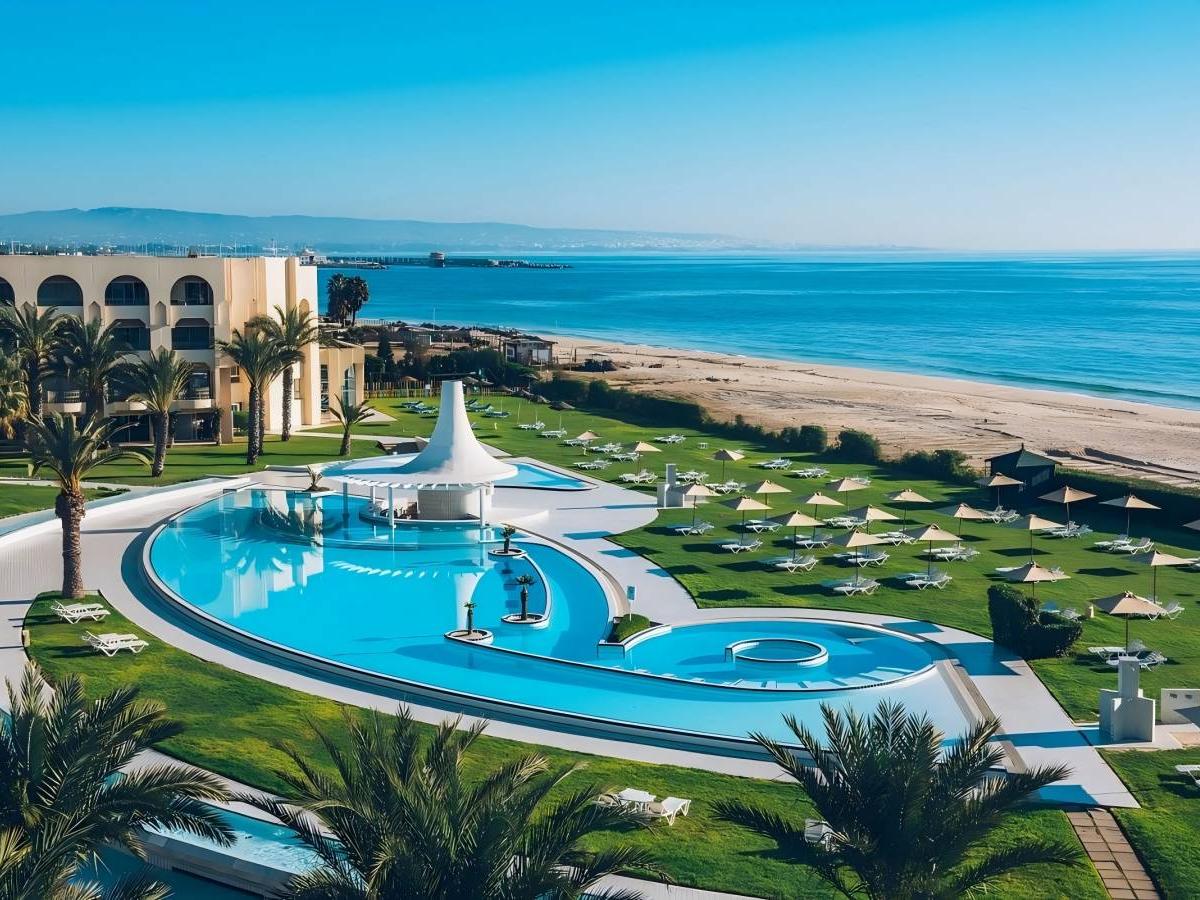 Beachfront hotels and gardens