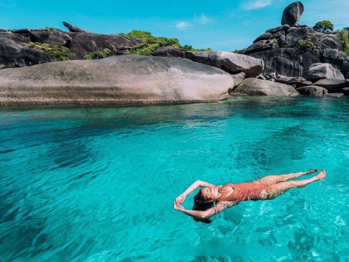 4. Advanced Liveaboards: Explore the Similans with a "Long-Term Investment" Mindset