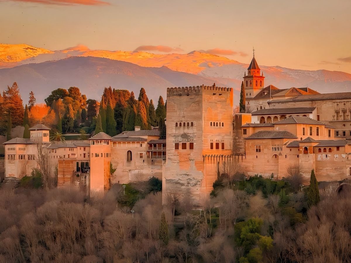 How to reach the Mirador de San Nicolás