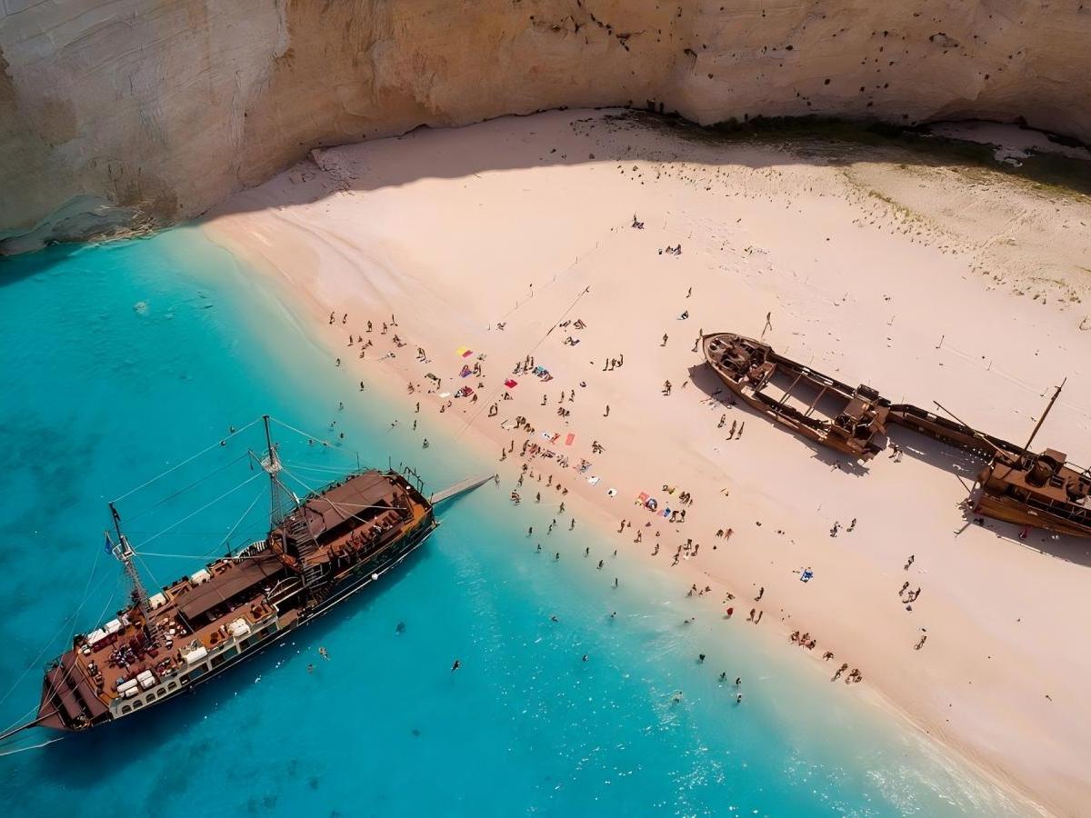 Shipwrecks: maritime memories through history