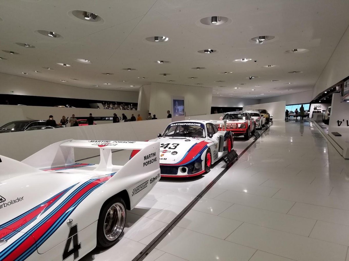 Surrounding exploration: Complete your Porsche journey
