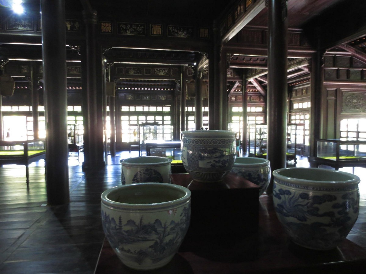 Royal objects, not just good-looking