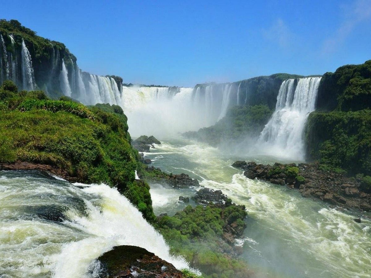 Zero-difficulty core experience: waterfall cruise + rainforest slide