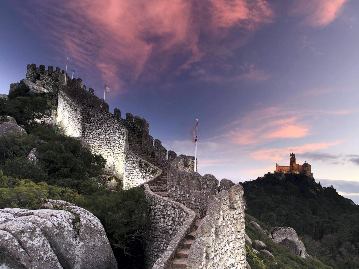Explore the top of the castle: 360-degree dream view