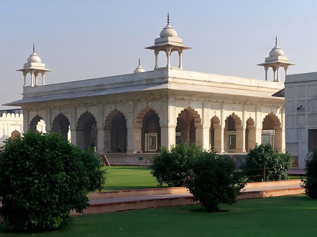 Diwan-i-Khas: the central symbol of power