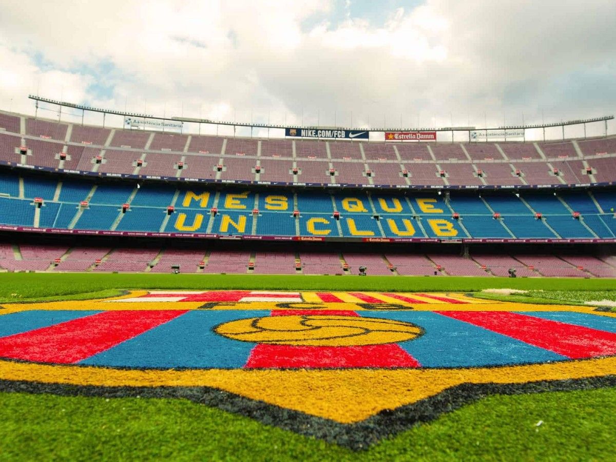 Witness the legendary moment and review the glorious history of Barcelona