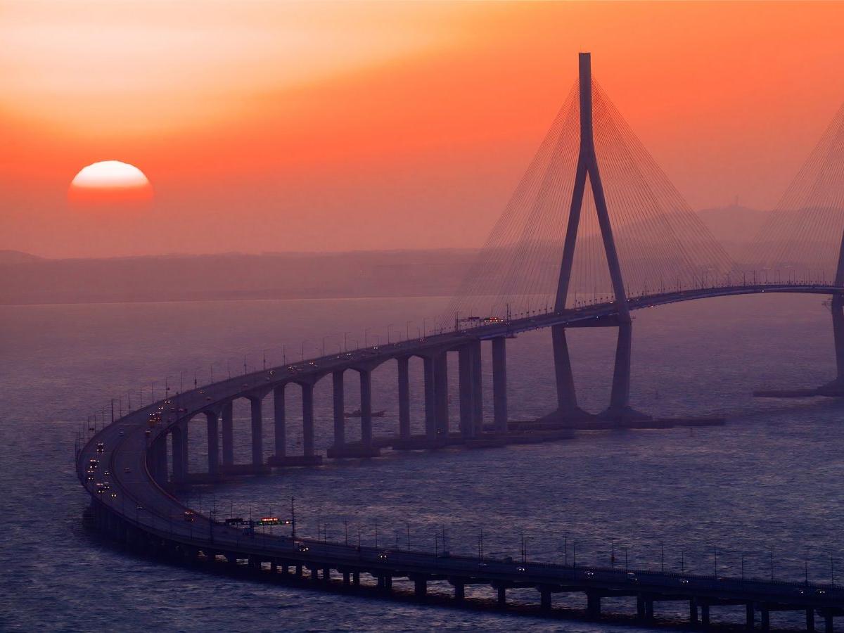Sunrise: Intertwining Serenity and Hope