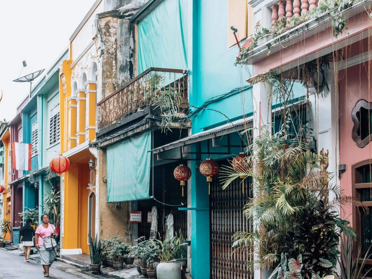 A trip with your besties: photo ops + food + shopping