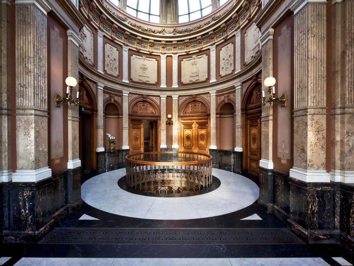 Architectural style: A harmonious symphony of classical and modern