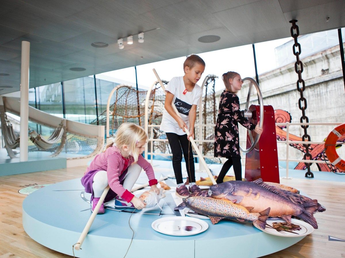 Education through entertainment, connecting the emotional bond of the family