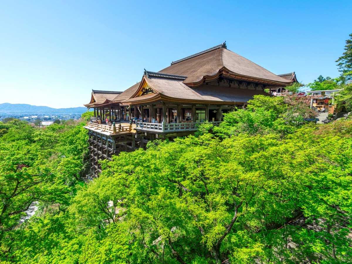 Buy special souvenirs and leave good memories