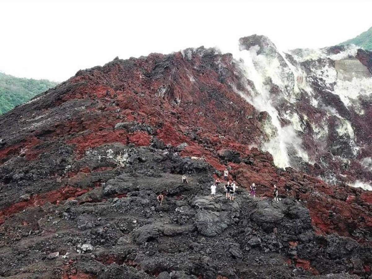 What to see: volcanoes, ruins, and smoking earth fissures