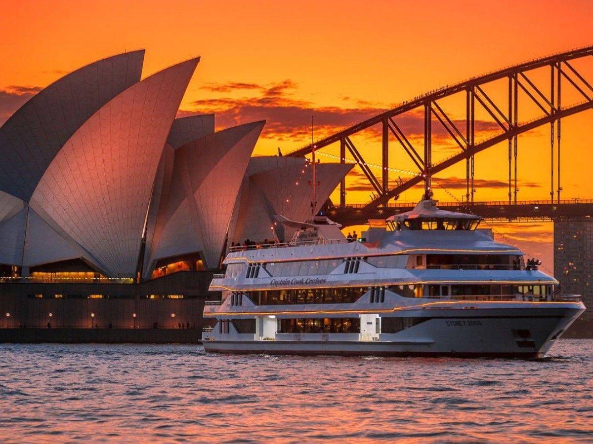 Harbor Night, the Ultimate Enjoyment of Romantic Sydney
