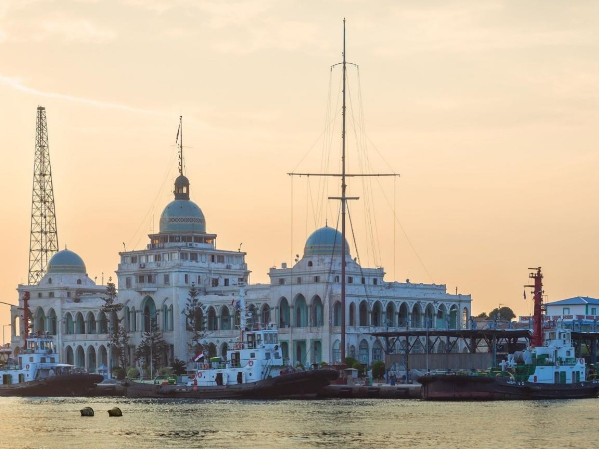 How to get to the Salam Mosque?