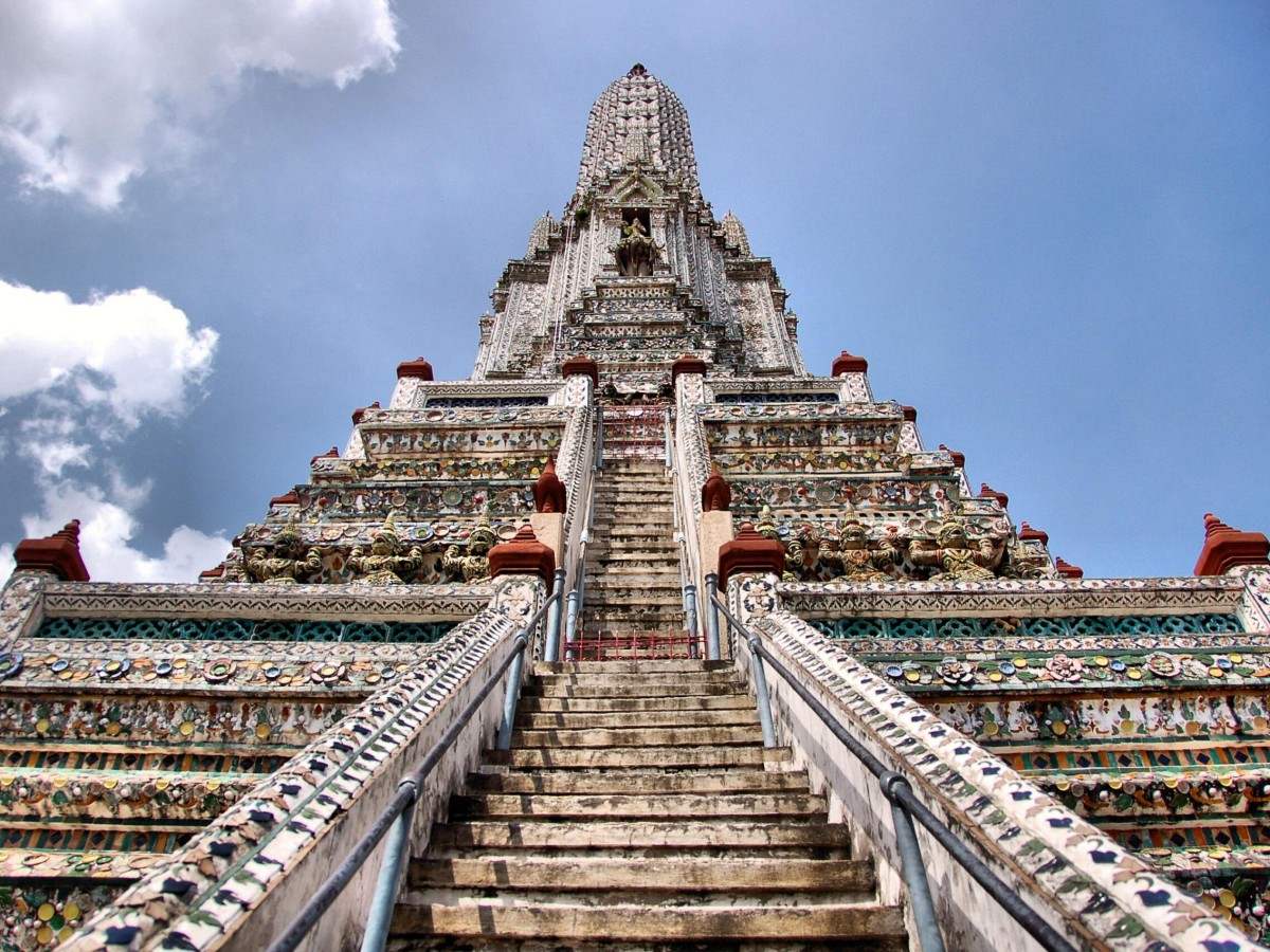 History and Architectural Features of Wat Arun