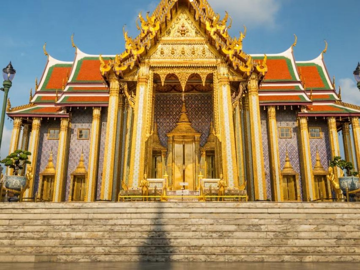 The origin of the legend: the mysterious emerald Buddha statue