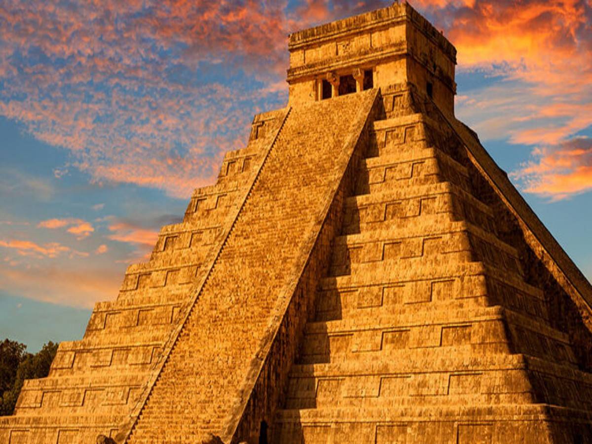 Second stop: Kukulkan Pyramid - "Living Miracle"