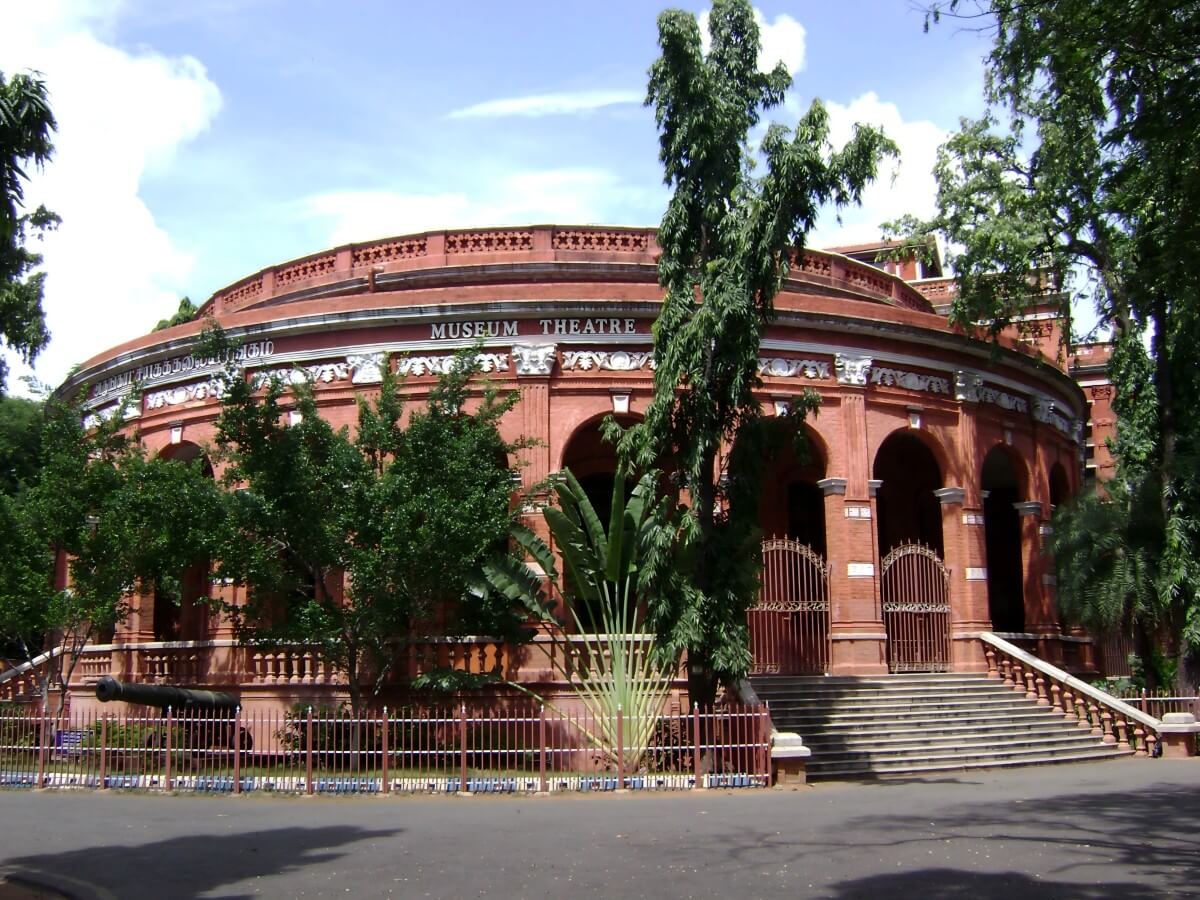 Architectural style: the charm of multicultural integration