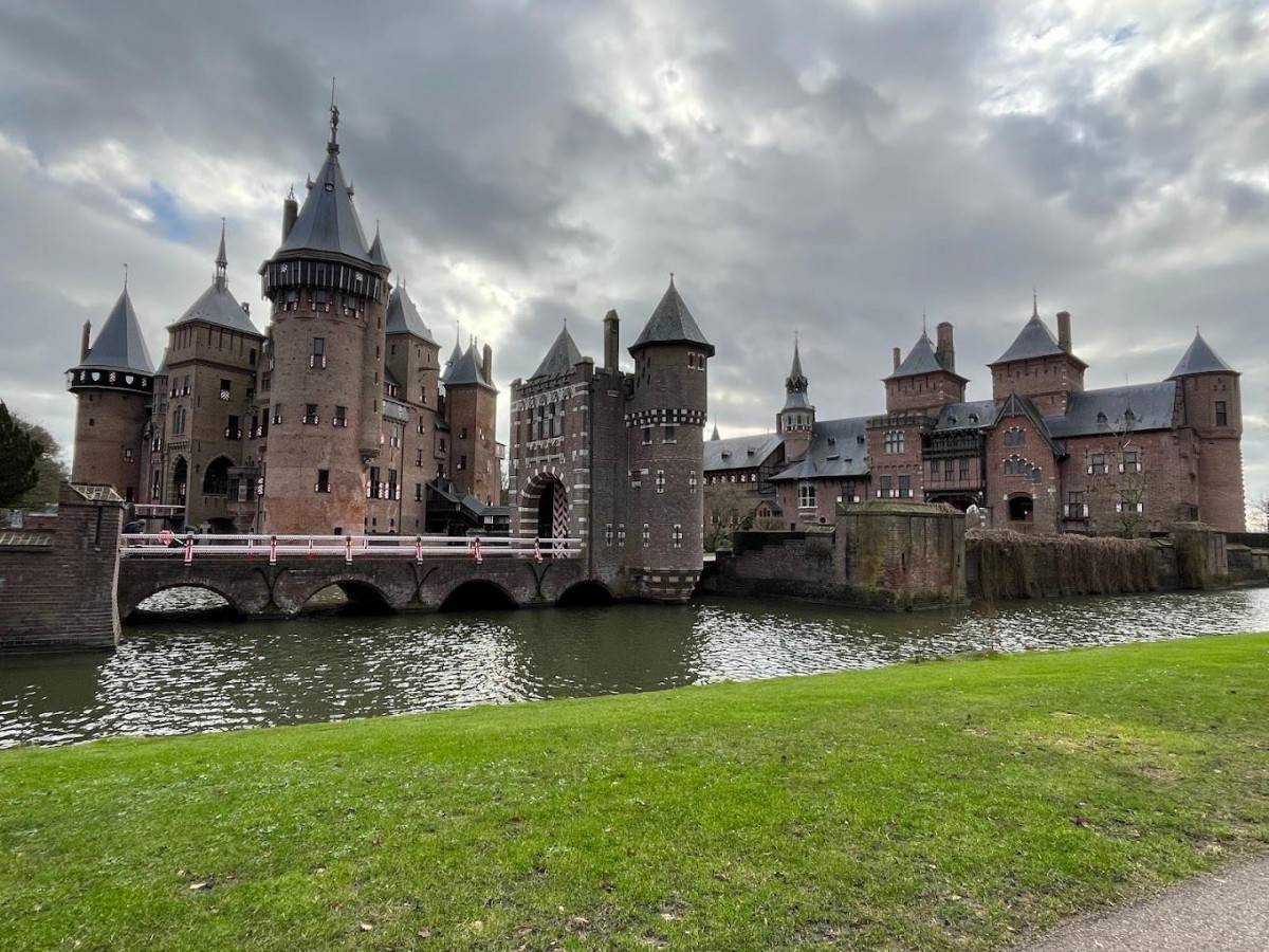 Preliminary understanding: The legendary past of the castle