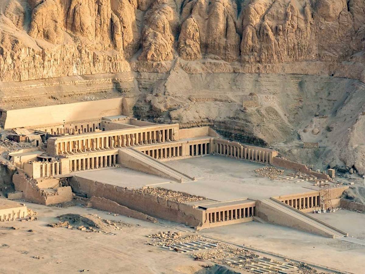 Artistic treasures: the charm of reliefs and murals