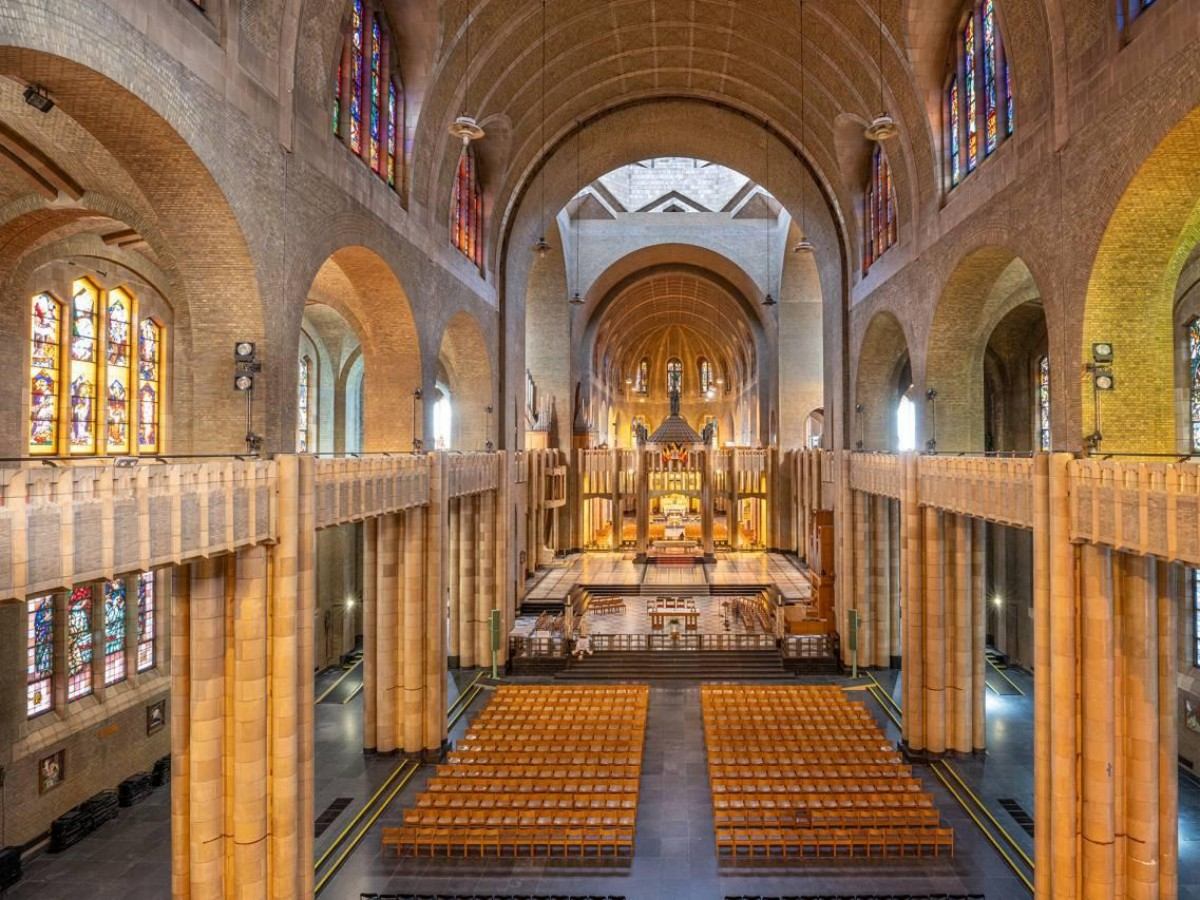 Urban legend about the "confessional secret room"