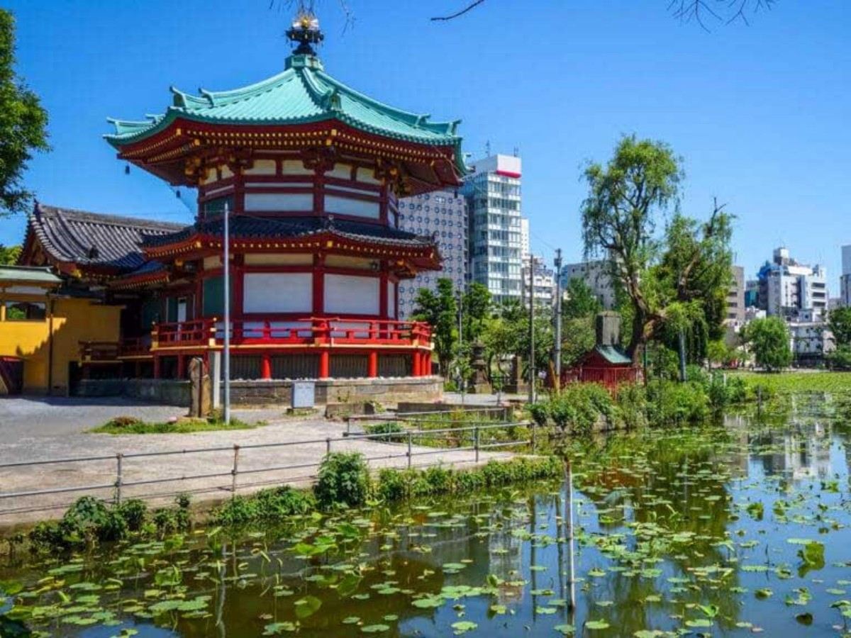 Temple communities: from symbols of power to spiritual habitats