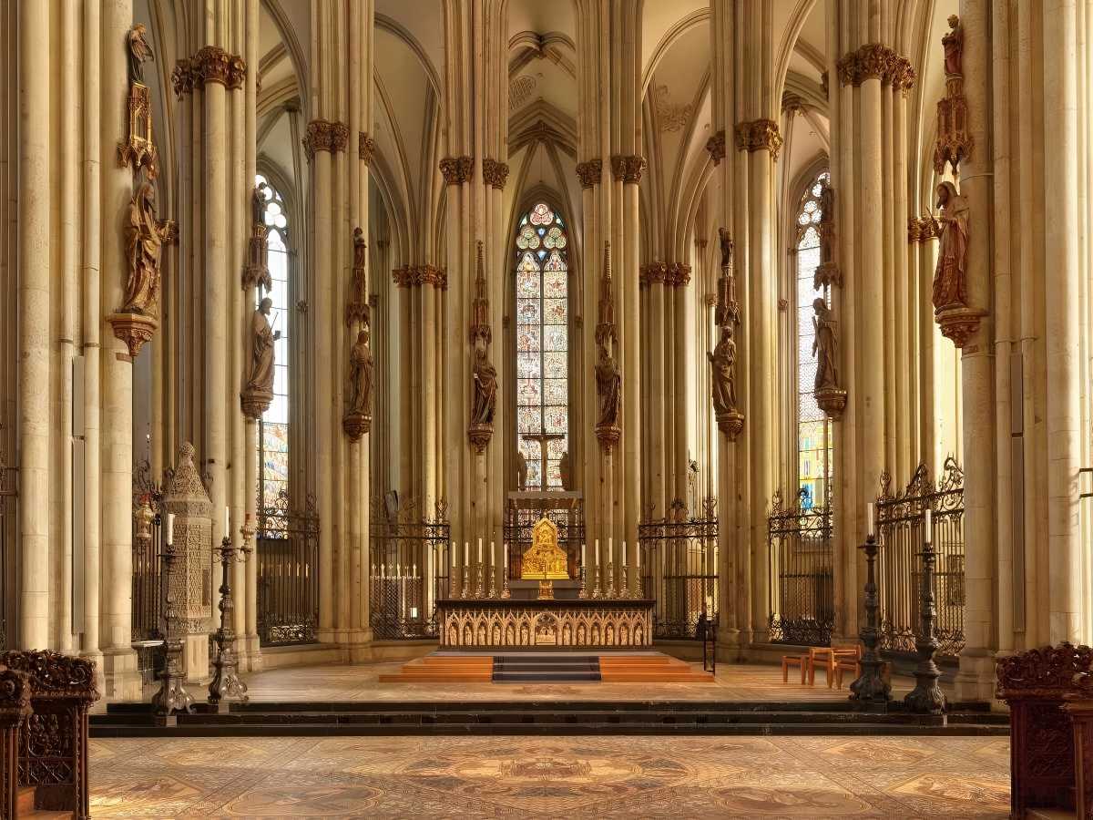 Overview of Cologne Cathedral