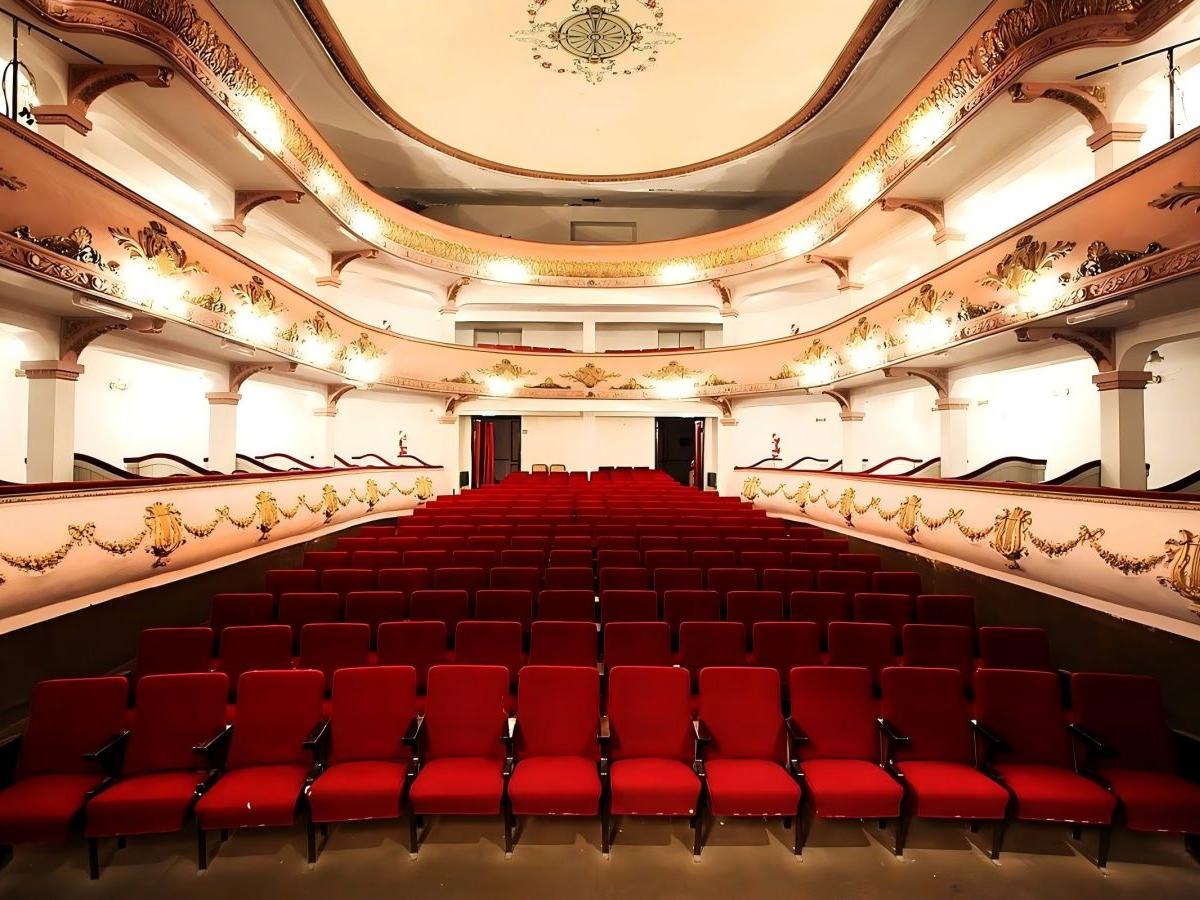 The mission of cultural inheritance: The social significance of the theatre