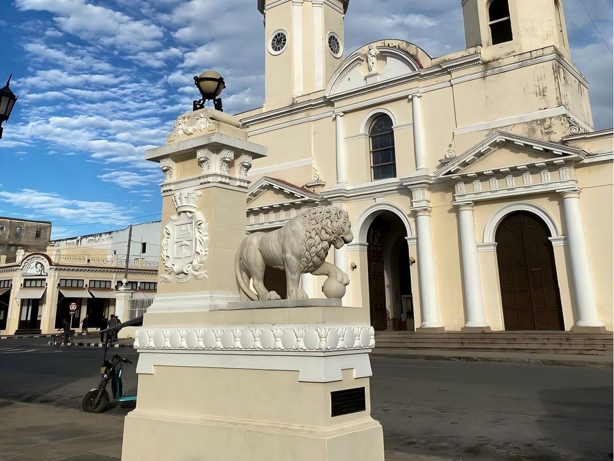 Cultural Treasures Surrounding the Plaza