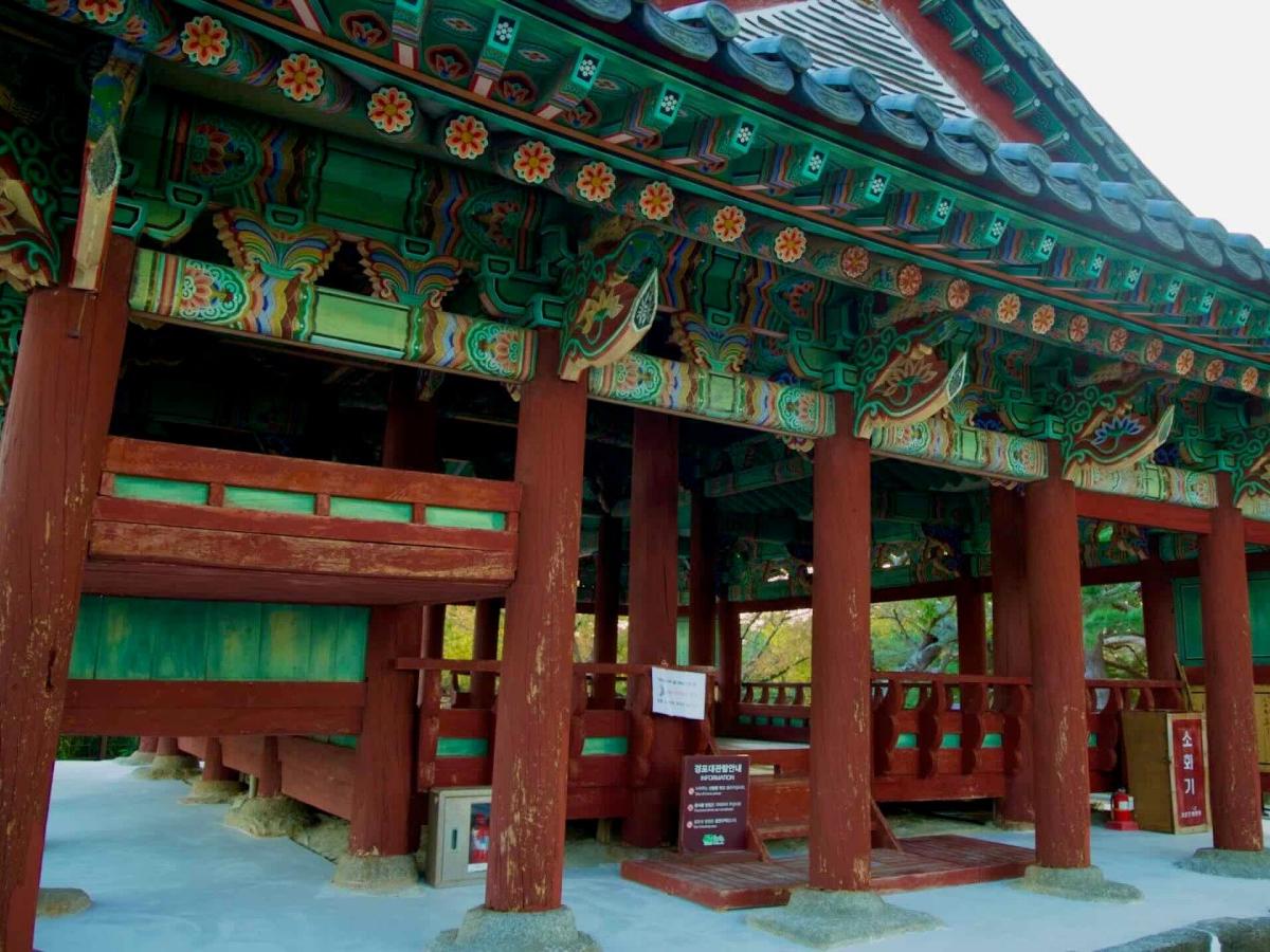 Unique charm of traditional pavilion structure