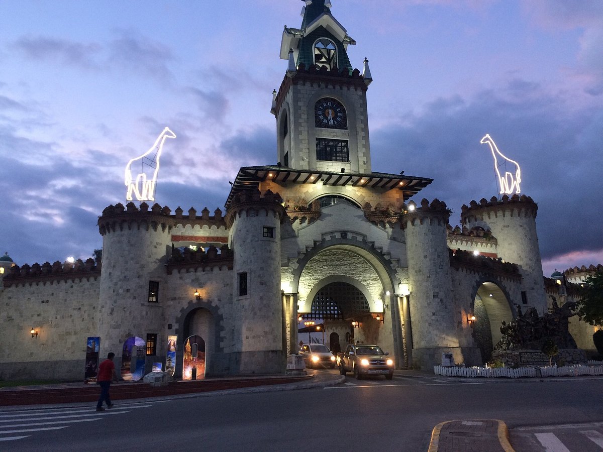 Light and Shadow Magic: Capture the stunning moments of the city gate